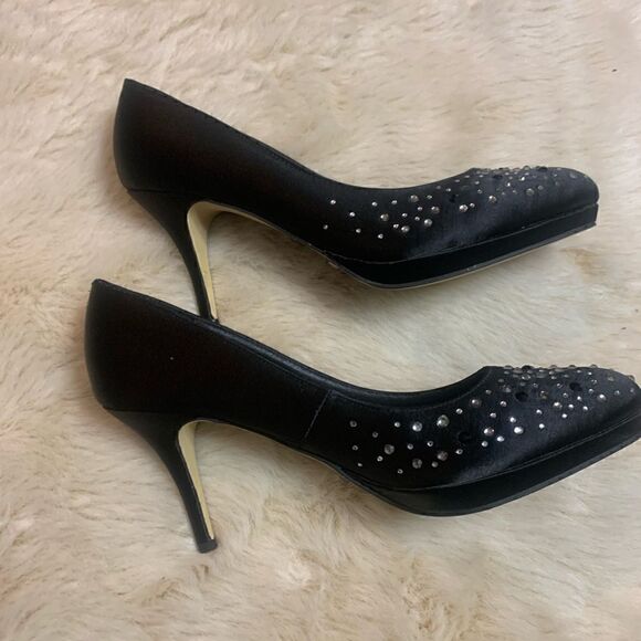 Menbur Black Heels with Rhinestone Toe Details size 8.5 - Picture 5 of 10